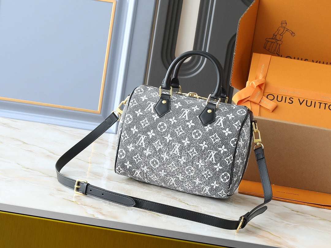 "LV travel bag"