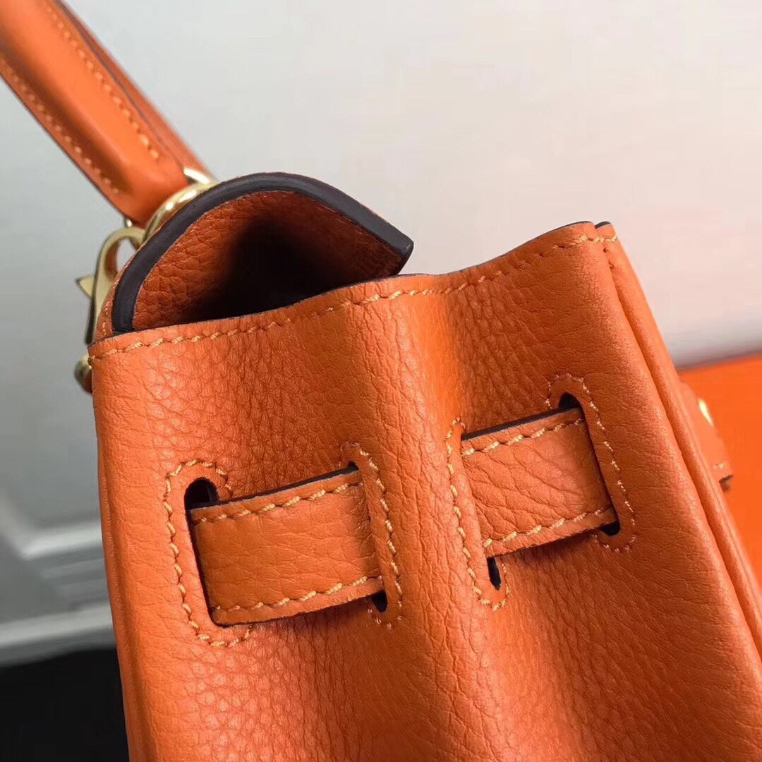 Hermès Kelly in first-layer litchi grain leather