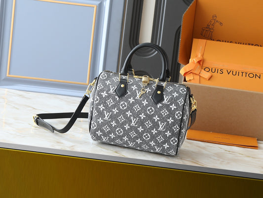 "LV travel bag"