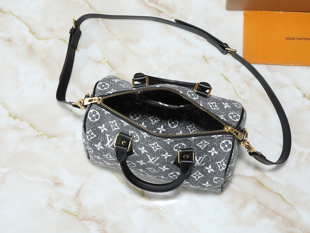 "LV travel bag"