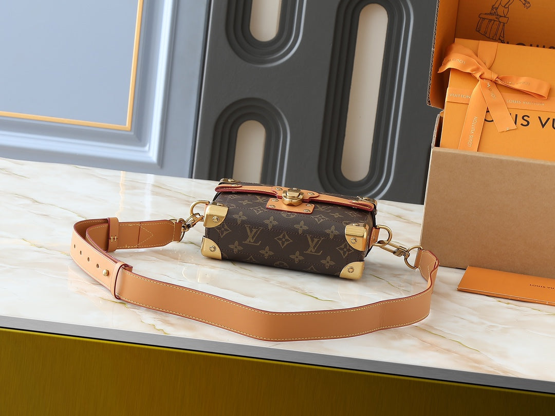 LV tote bag
