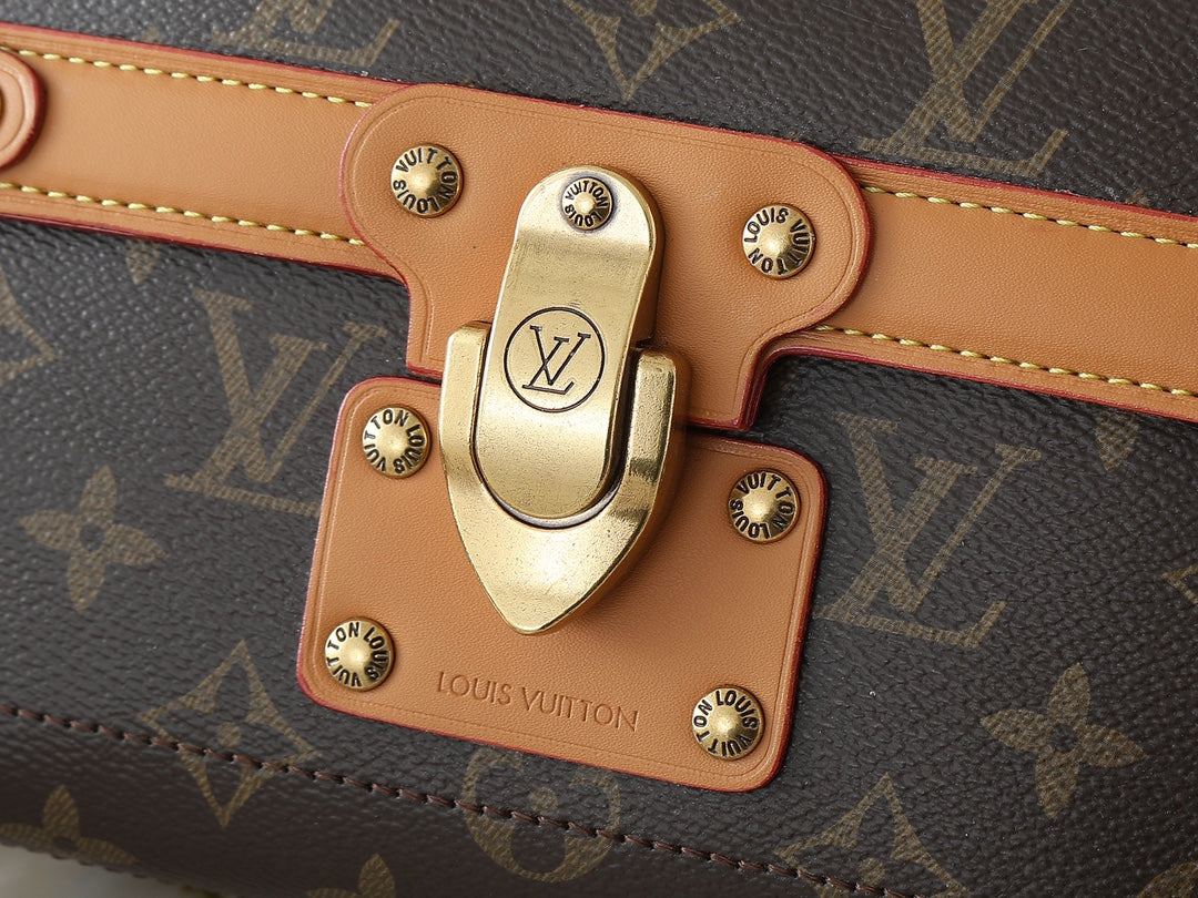LV tote bag