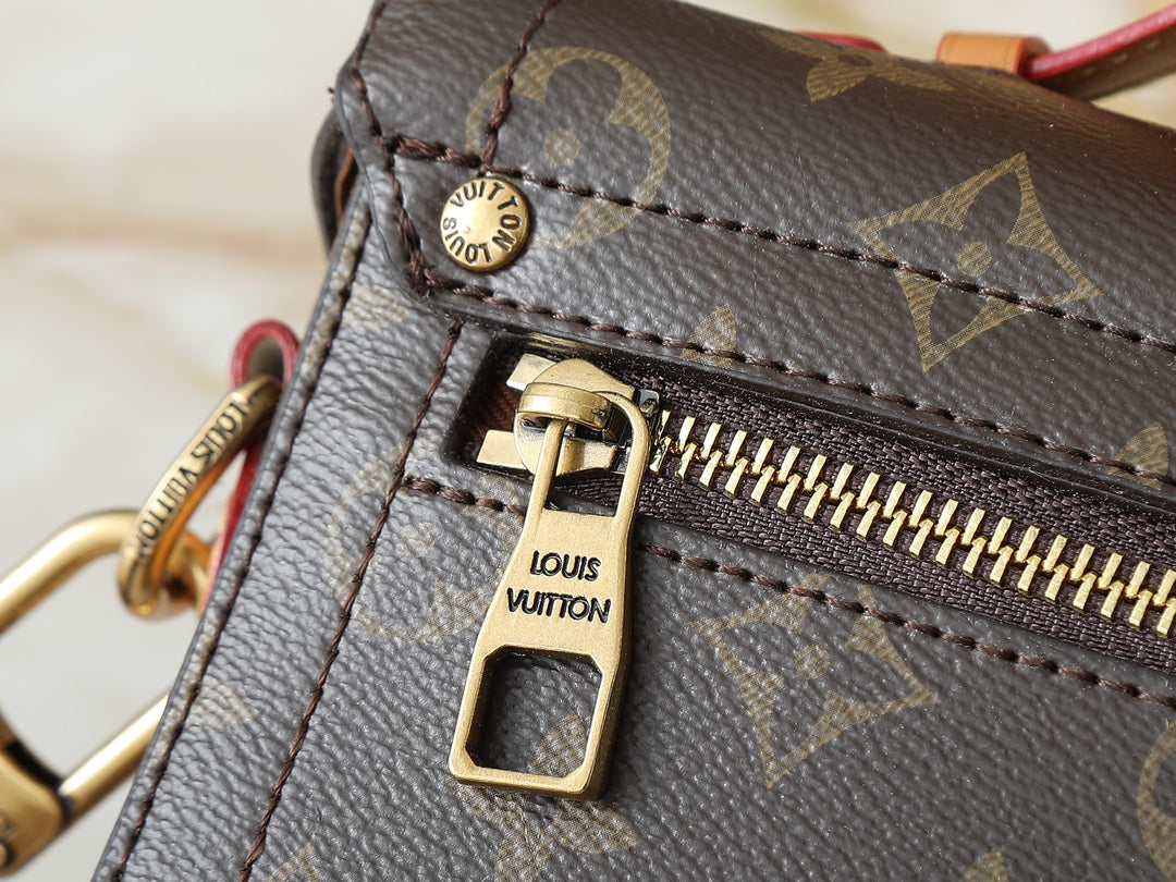 LV tote bag