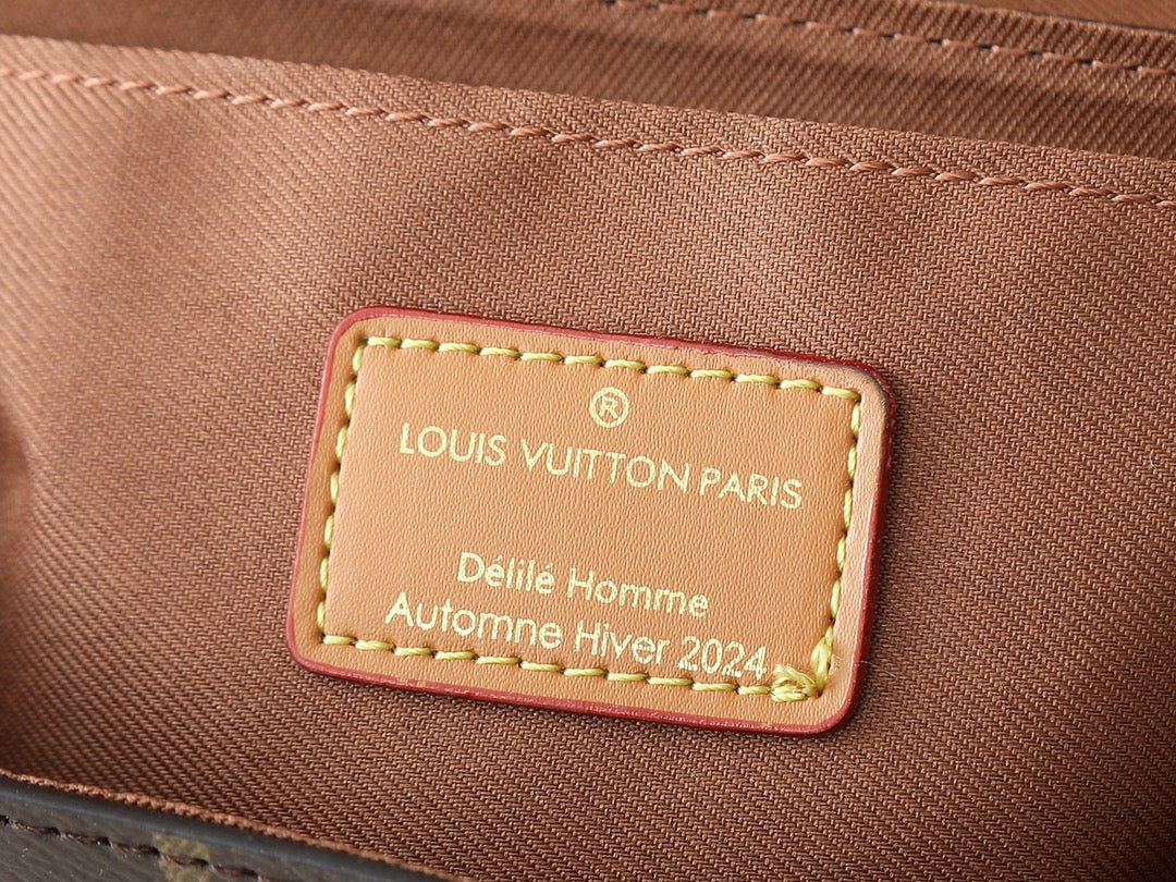 LV tote bag