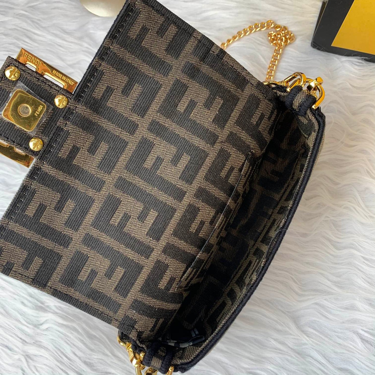Fendi F8BS018 – Mini Baguette Bag