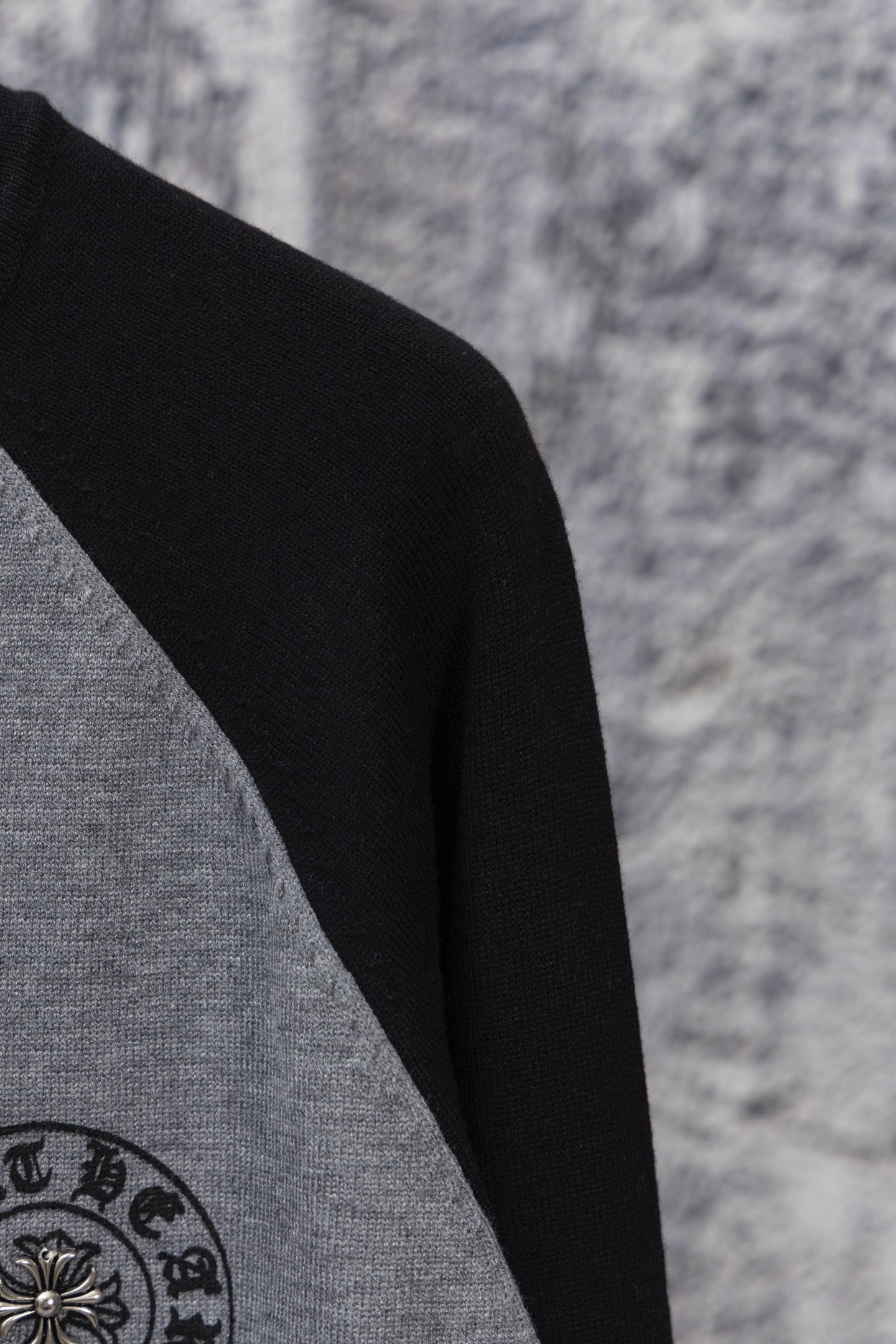 Chrome Hearts 25SS CH Fall Raglan Colorblock Crewneck T-Shirt – Classic Horseshoe &amp; Sanskrit Print