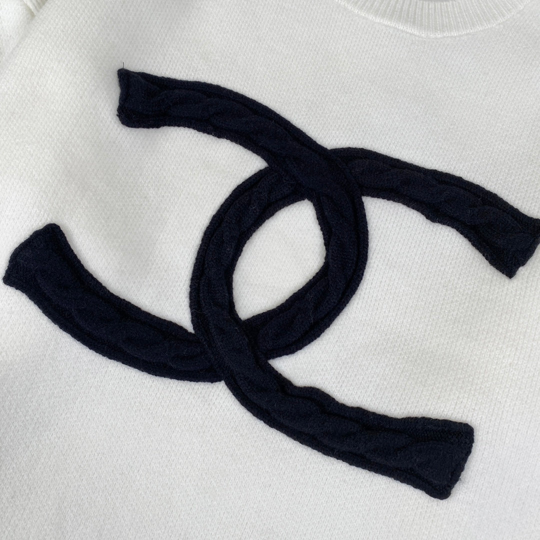 CHANEL 24SS Heavy-Knit Cable Classic Large Logo Jacquard Cardigan – Premium Original Version