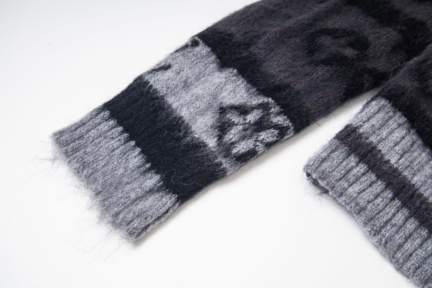 Louis Vuitton 23FW Gradient Mohair Cardigan (Gray &amp; White)