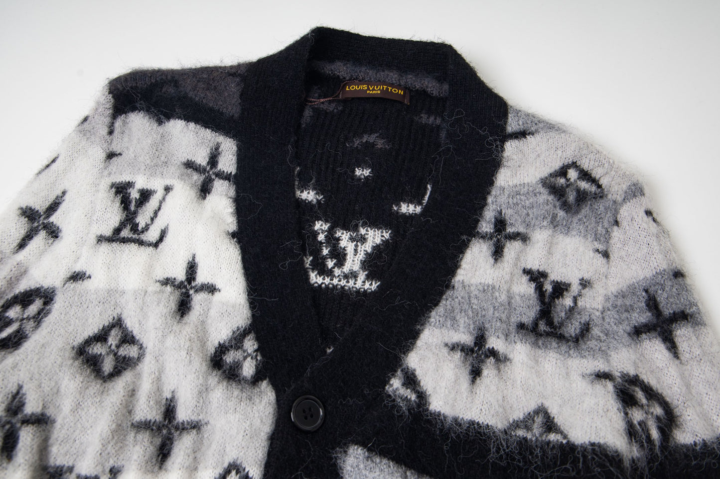 Louis Vuitton 23FW Gradient Mohair Cardigan (Gray &amp; White)