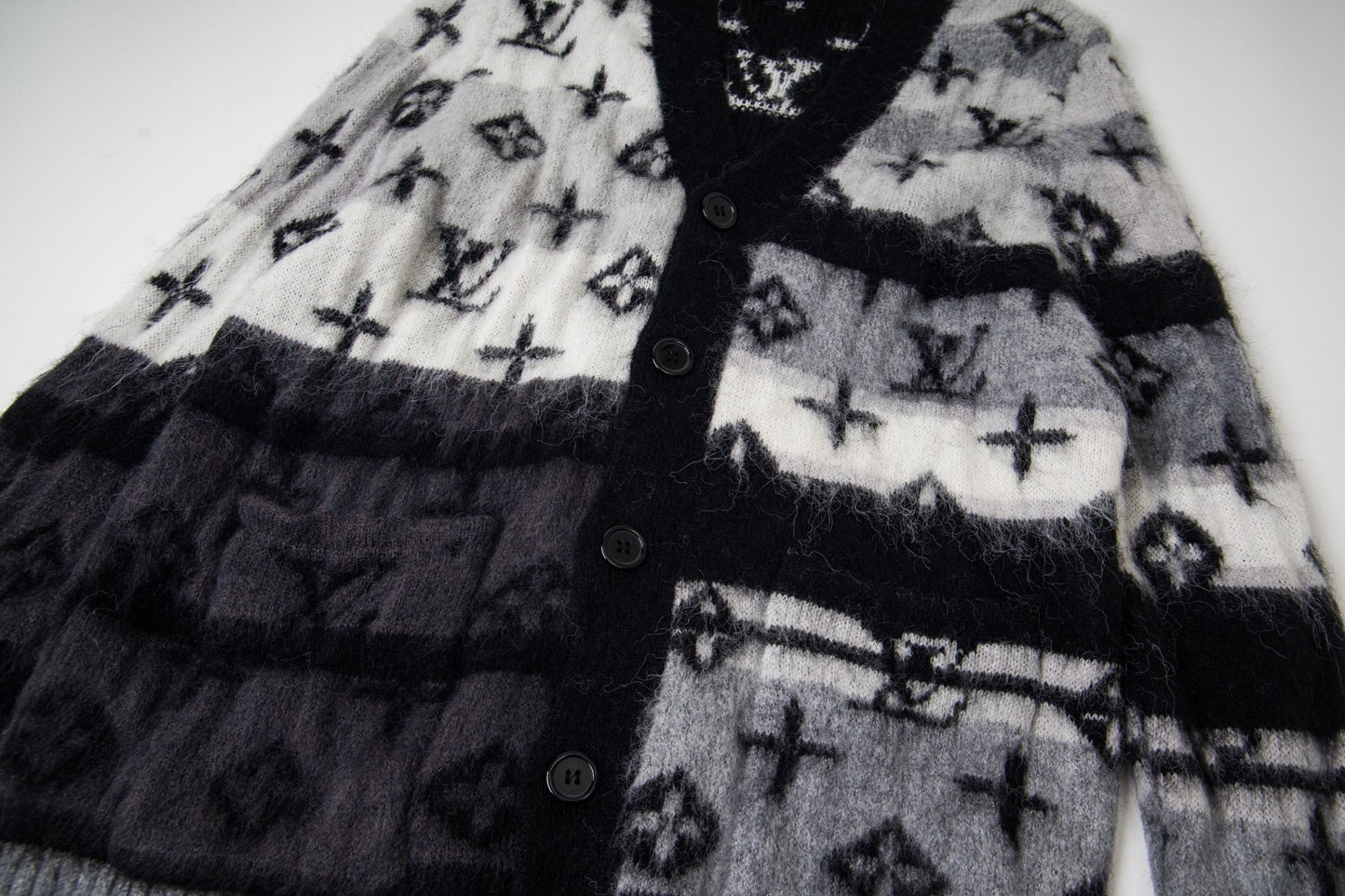 Louis Vuitton 23FW Gradient Mohair Cardigan (Gray &amp; White)
