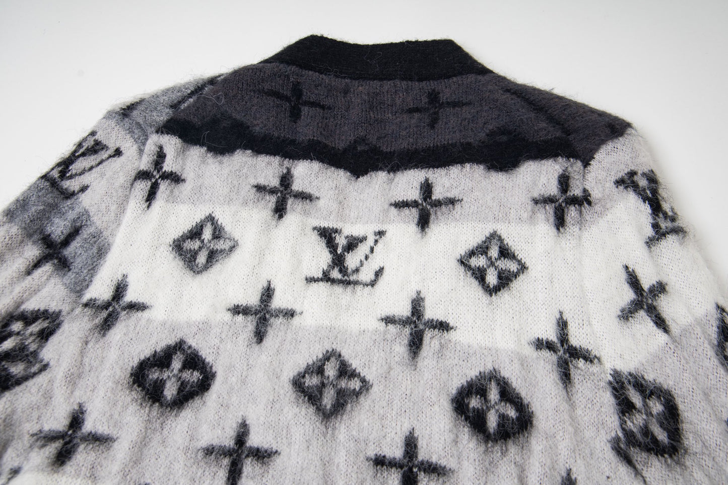 Louis Vuitton 23FW Gradient Mohair Cardigan (Gray &amp; White)