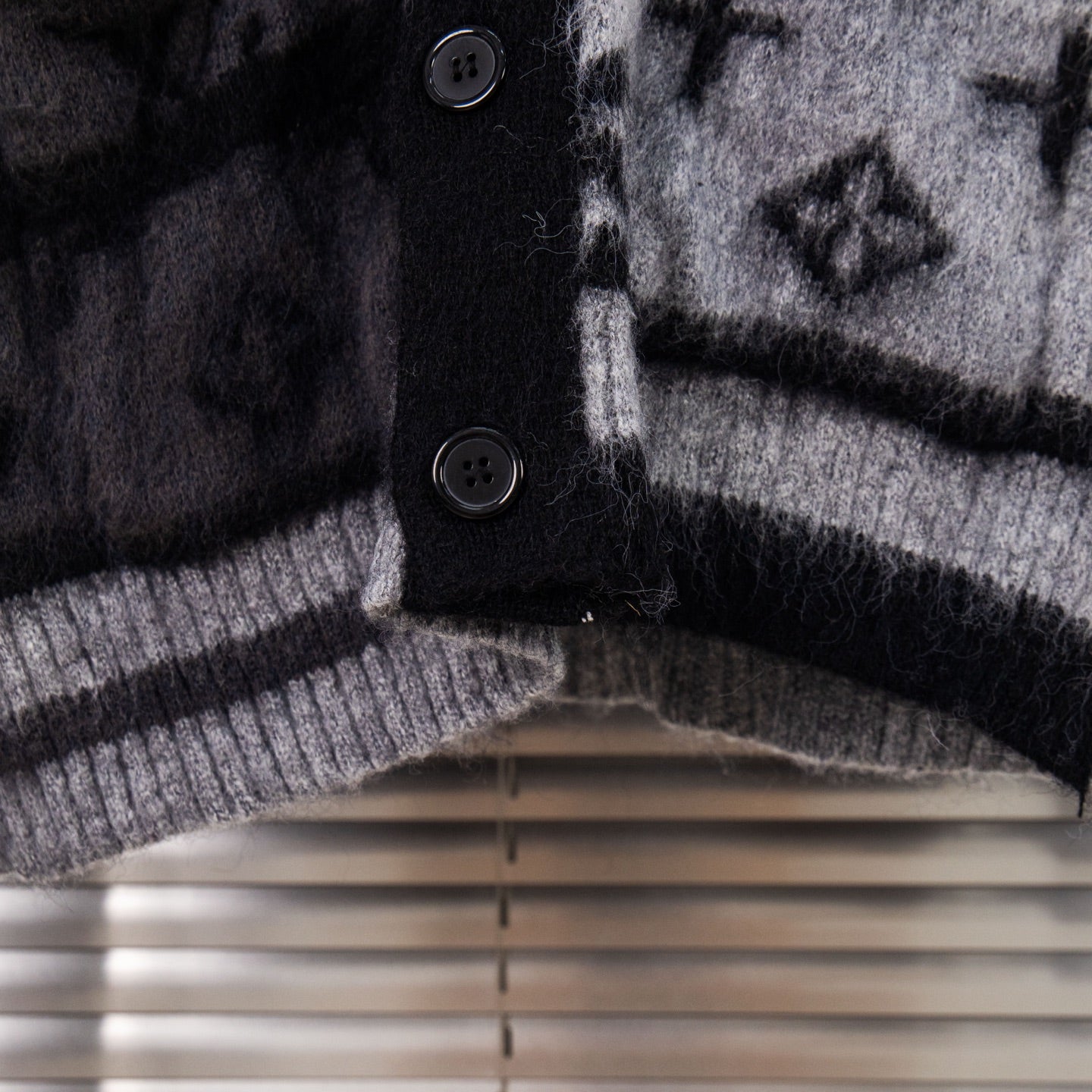 Louis Vuitton 23FW Gradient Mohair Cardigan (Gray &amp; White)