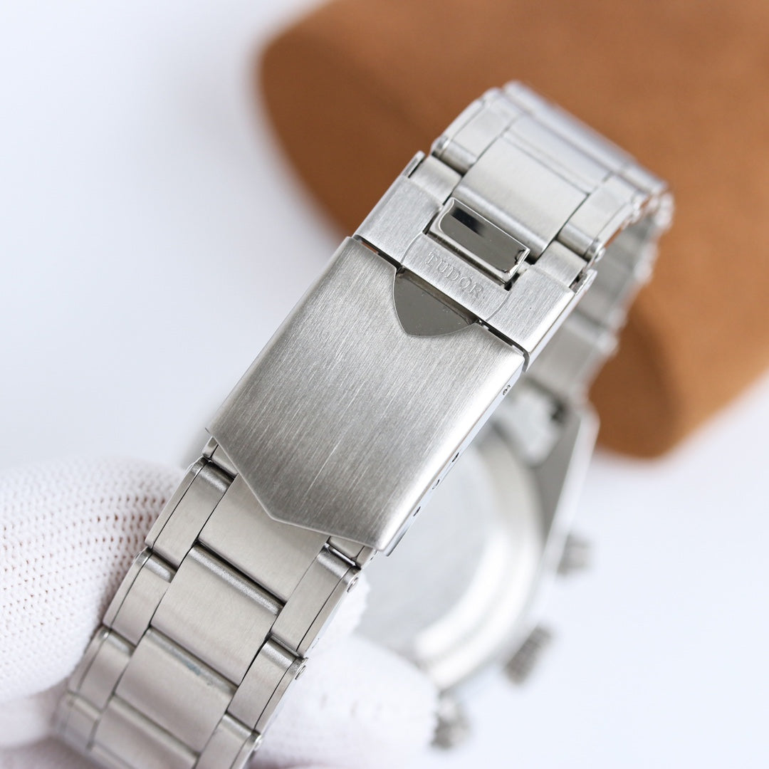 TUDOR Black Bay Chrono