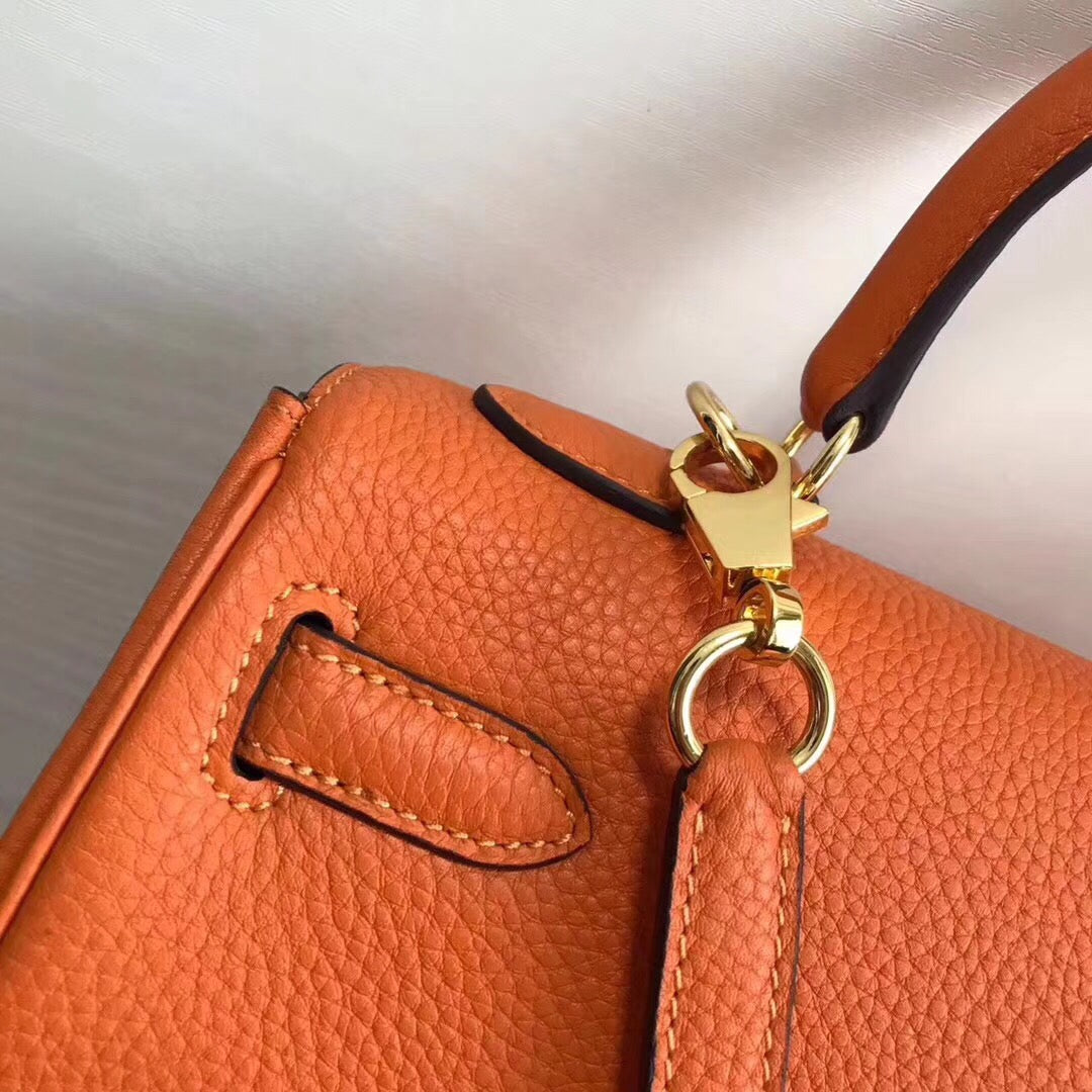 Hermès Kelly in first-layer litchi grain leather